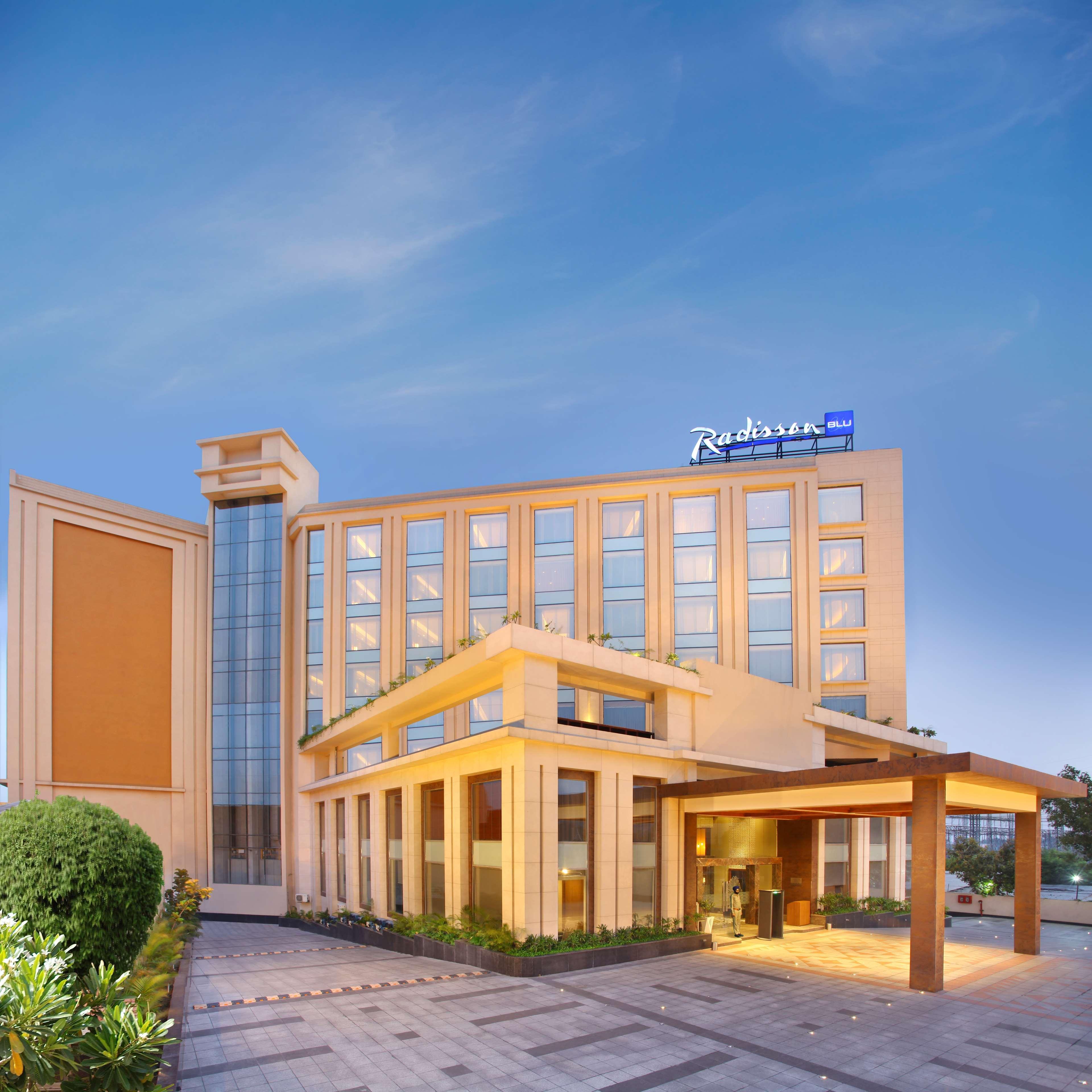 Radisson Blu Jammu Hotel Exterior photo